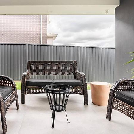 Neat 4 Bedroom In Catherine Fields Narellan Exterior foto